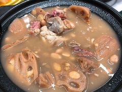 筒骨煲淋莲藕-美景家宴