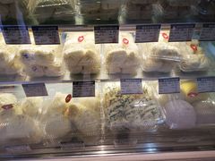 -白玉兰食品甜凤店(合生汇店)