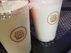 草莓酸奶饮品-巴黎贝甜(大宁国际商业广场店)