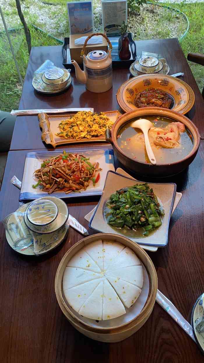 乡食小院私房菜-"今天爬完黄山下来准备去宏村,爬了一天又累.