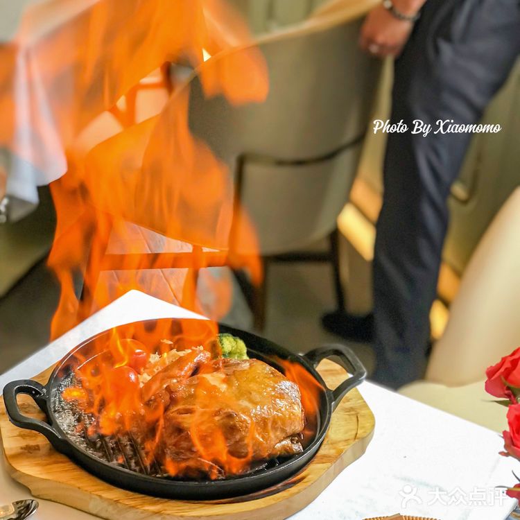 中央大街这家敲适合约会专研牛排🥩的餐厅真的绝