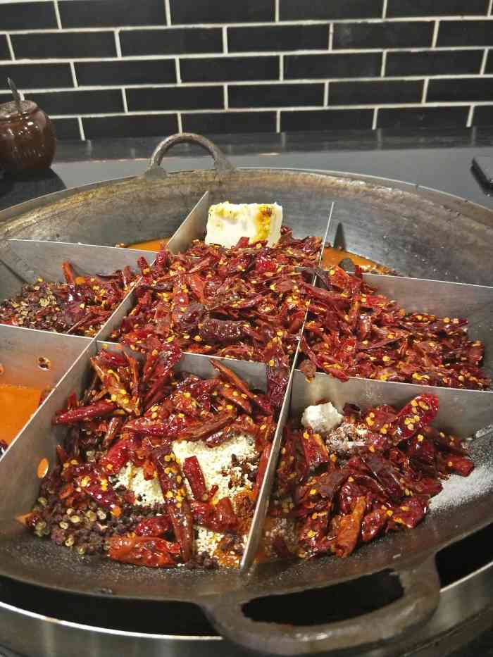 黄二哥老火锅(沙坪坝店)-"位置在爱德华往沙坪公园方向100m左右,.