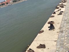 -多瑙河畔鞋履雕塑