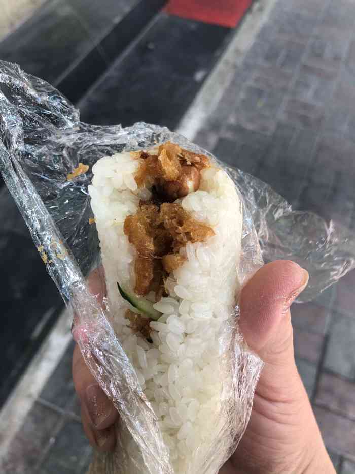温州糯米饭团-"一直有听说从未打卡一个长长的糯米饭团才.