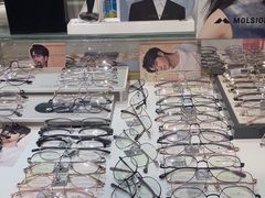 -美式眼镜·授权蔡司.依视路.尼康.豪雅.明月(人民广场店)