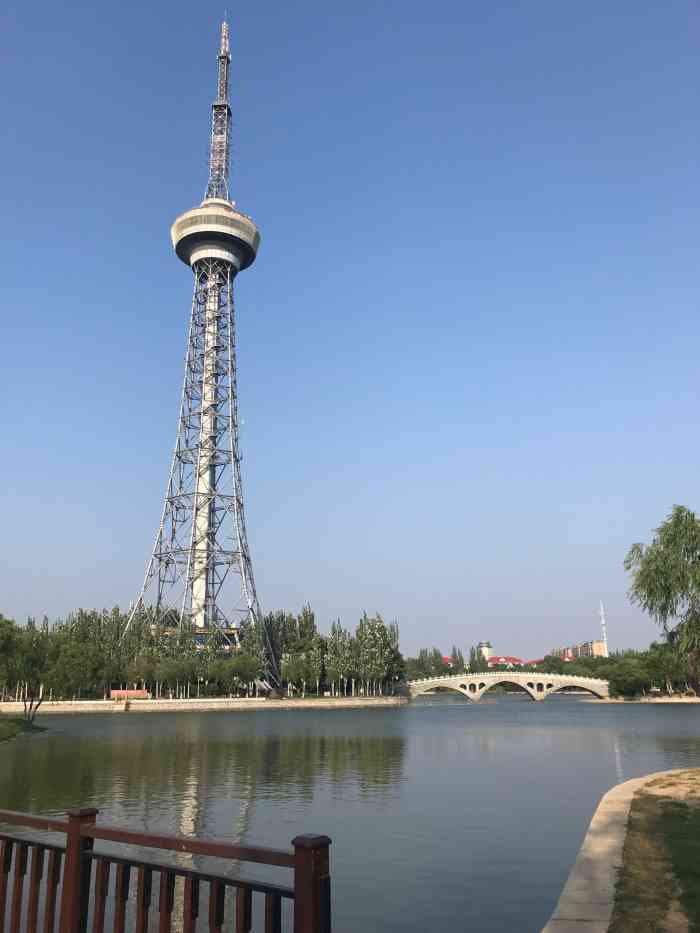 镜湖公园-"镜湖公园位于金牛山大街 镜湖西路 清华路.