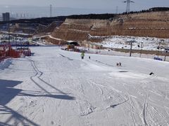 -采薇庄园四季滑雪场