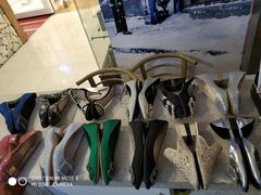 -莱靓奢侈品洗护改衣店(新世界百货崇文店)