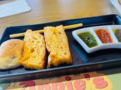 餐前面包蒜黄油-安妮意大利餐厅(国贸店)