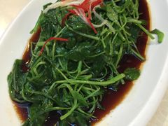 -忆江南酒店(交通大学咸宁路地铁站店)