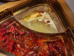 酸萝卜鸳鸯锅-鮮樂門重庆美蛙鱼头火锅(恒隆店)