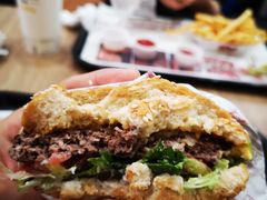 -The Habit Burger Grill 哈比特汉堡(世博店)