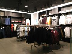 -H&M(鹏欣水游城店)