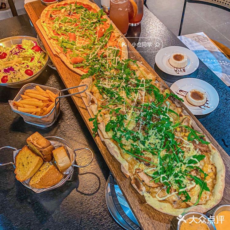 1米长的手工披萨,四种口味一次满足!!