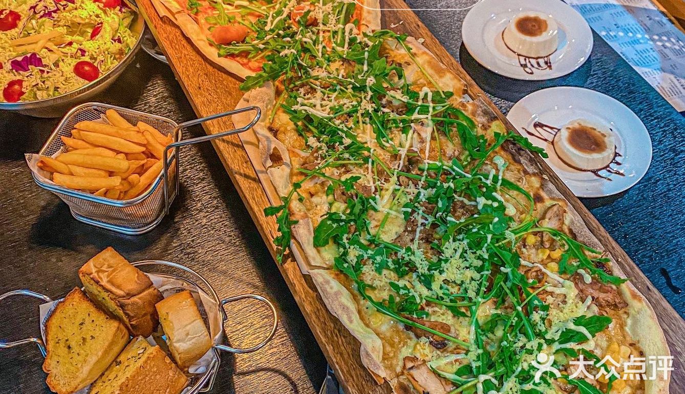 1米长的手工披萨，四种口味一次满足！！