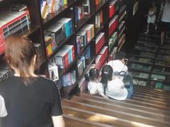 -钟书阁(松江泰晤士小镇店)