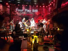 -FOUR PLAY BAR