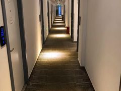 -Zsmart智尚酒店(上海轻纺市场定边路地铁站店)