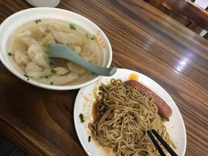 「排骨面」「黄闷鸡米饭」「大排面」好吃