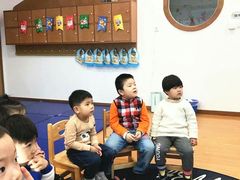 -抱抱熊托育中心(大悦城店)