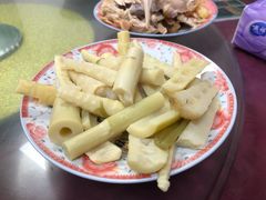苦笋煲-农家老屋药根鸡