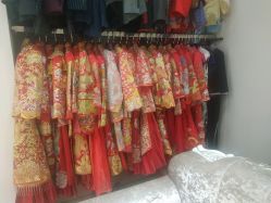 -觅白婚纱礼服馆