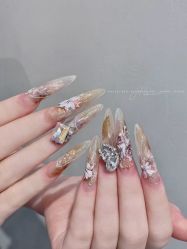 -花岐款式专研健康美甲沙龙