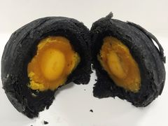 乌豆沙蛋黄酥-陶陶居饼家(惠福东路店)