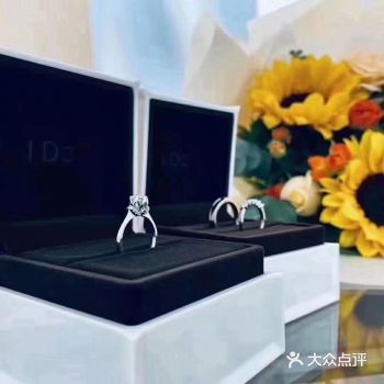 这是什么神仙颜值，钢琴烤漆的外包装，充满了少女感