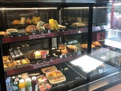 面包甜点陈列柜-星巴克(杭州湖滨银泰E区店)