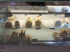 -白玉兰食品甜凤店(合生汇店)