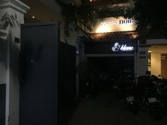 -Noir. Dining in the Dark