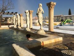 -泉城欧乐堡戏水湾艺术养生温泉