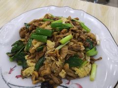 小白蘑炒山鸡蛋-老舅老蒙肉饼非遗店(一店)