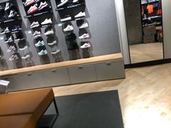 -NIKE(虹悦城店)