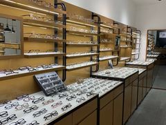 -罗伯特眼镜·蔡司官方授权(罗湖国贸店)