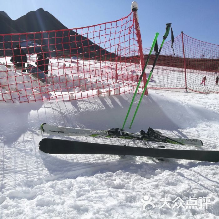 武安田鑫小镇滑雪图片