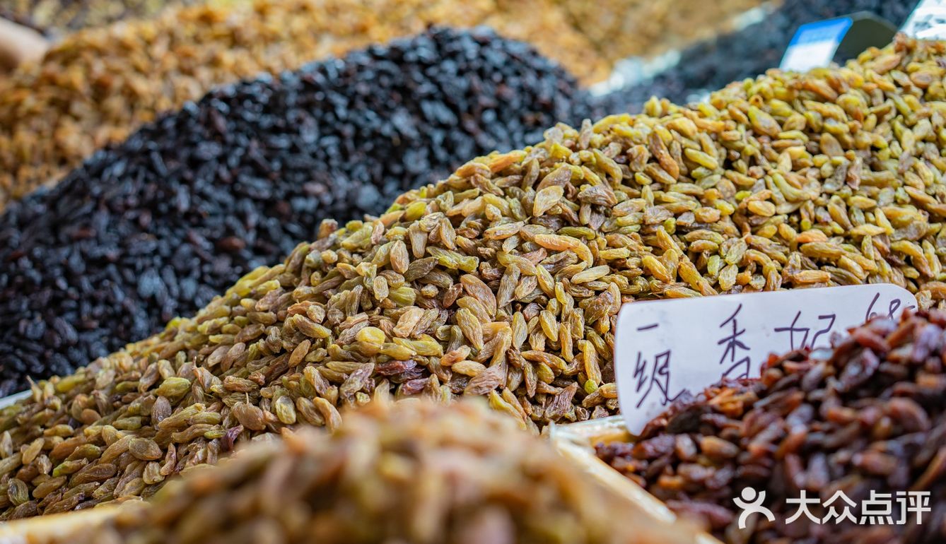 吐鲁番葡萄沟，好吃的葡萄在这里。