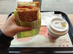 法式培根蛋烧饼-肯德基(成山路地铁站店)