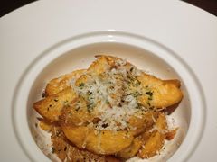 黄油香草夏波蒂-卡普里披萨·牛扒·下午茶