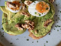 牛油果煮蛋吐司-RAC BAR(安福路店)