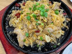 铁板酸菜月牙骨-李连贵熏肉大饼(沈阳站店)