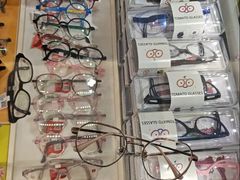 -美式眼镜·授权蔡司.依视路.尼康.豪雅.明月(人民广场店)