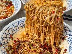 -李与白包子铺(桐梓林店)