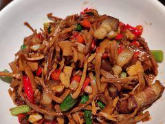 笋干焖腊肉-辣得叫湘菜(四明店)