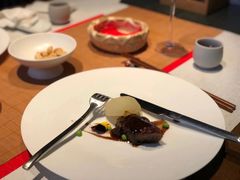 香煎牛排配库尔勒香梨-鲤院·新中式美学·庭院餐厅(夫子庙店)
