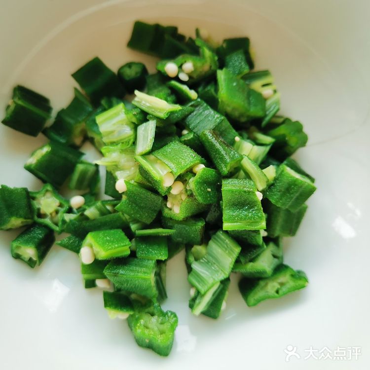 美味又减脂的秋葵鸡胸肉沙拉