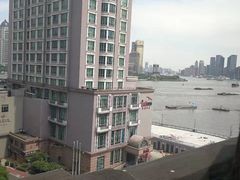 透过窗户看到的景色-上海浦江饭店