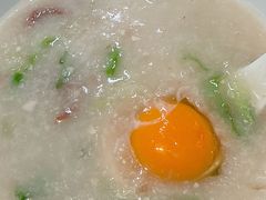 窝蛋牛肉粥-西关明记肠粉(荔枝湾店)