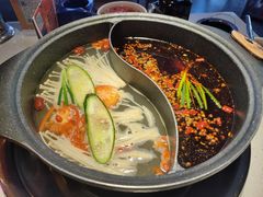 鸳鸯锅-钢管厂五区小郡肝串串香(滨江店)